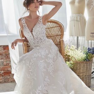 Maggie Sottero Wedding Dress, Size 6 - BRAND NEW, NEVER WORN, NOT ALTERED